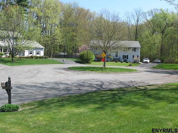 3rd image of 13 Emmett Dr