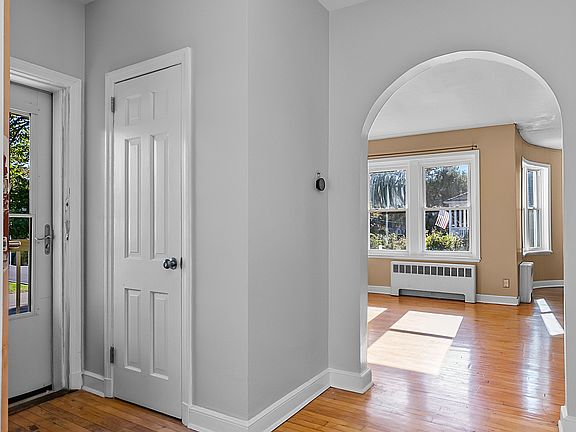 3rd image of 23 Frank St