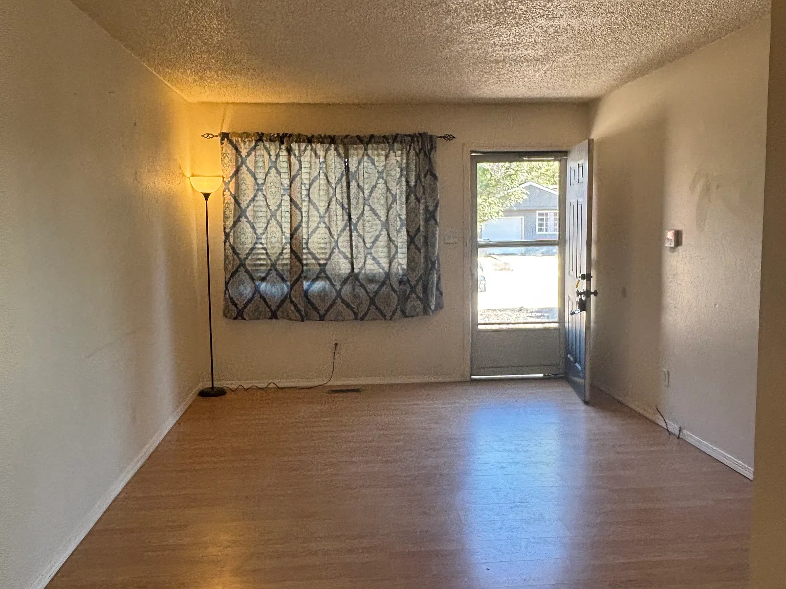 3 bed, 980 sqft, $1,650 — Photo 3