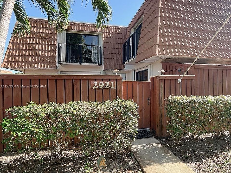 1st image of 2921 Waterford Dr N #1