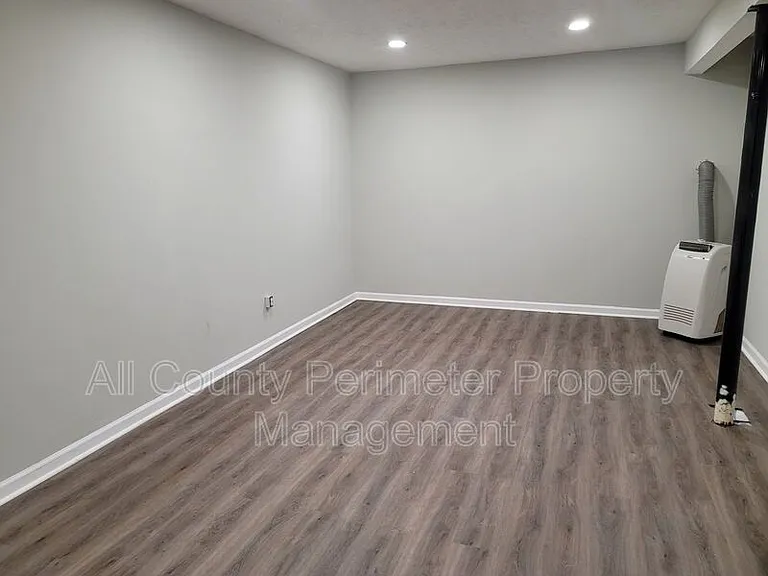 3758 Meadow Creek Dr — Photo 9