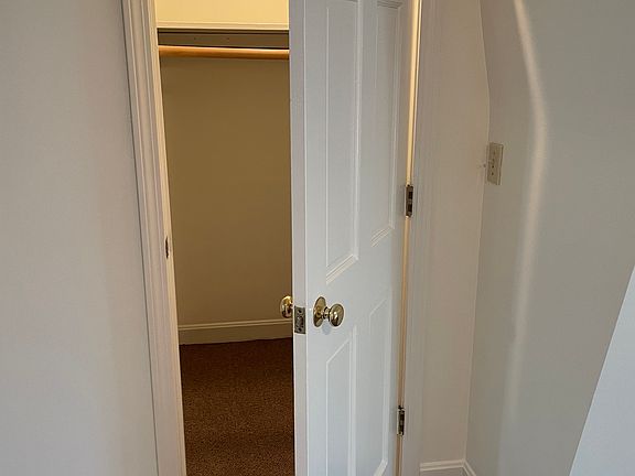 2nd image of 17 Manns Ct Floor 3