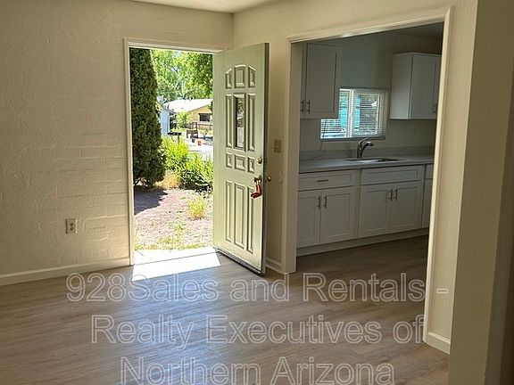 4th image of 2627 N Rose St