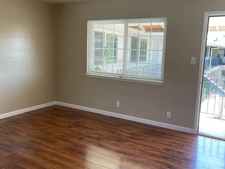 755 E Duane Ave #G — Photo 2