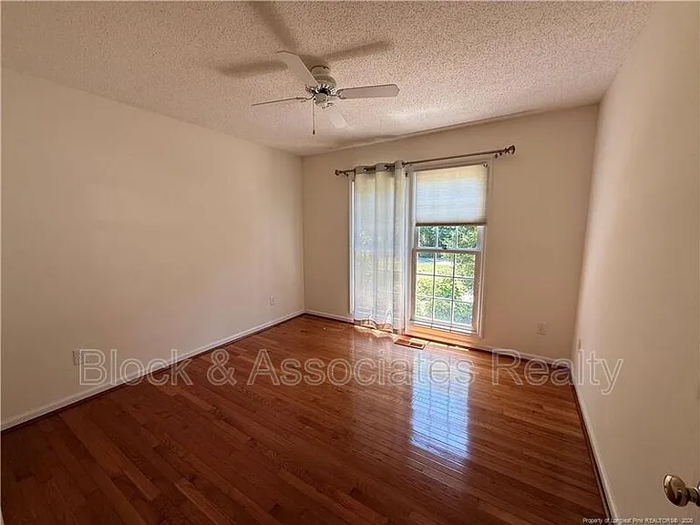 995 Greenbriar Dr — Photo 15