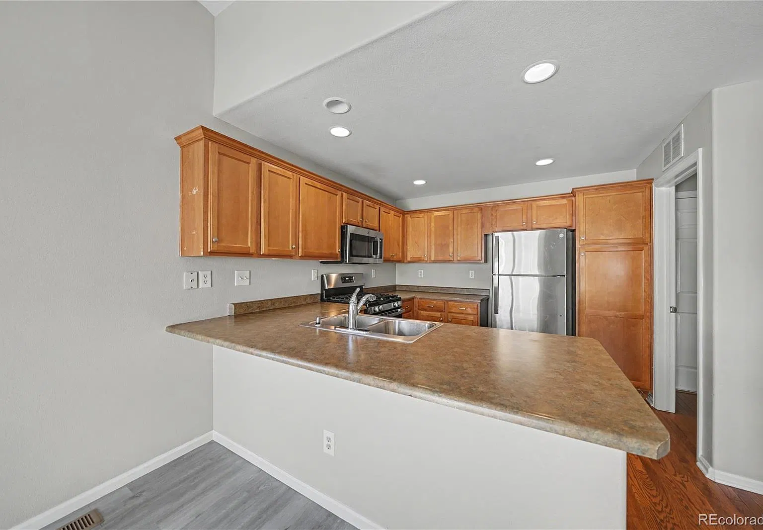 3 bed, 2.0 bath, 1160 sqft, $2,195 — Photo 4