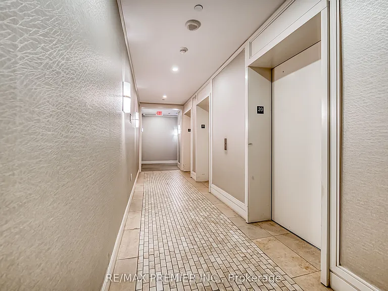 800 Lawrence Ave W #2013 — Photo 5