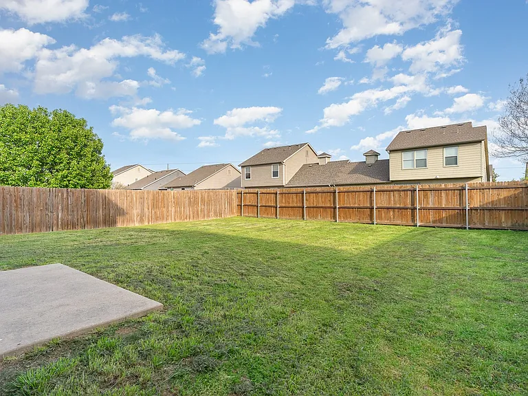815 Carlton Rd — Photo 12