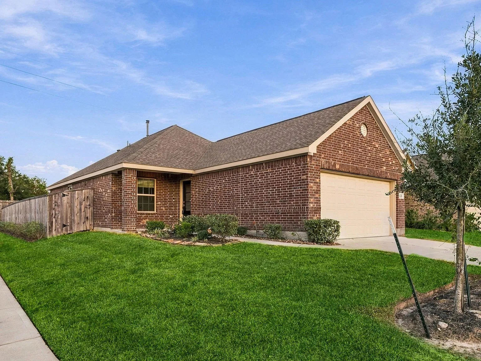 3 bed, 2.0 bath, 1270 sqft, $1,875 — Photo 1
