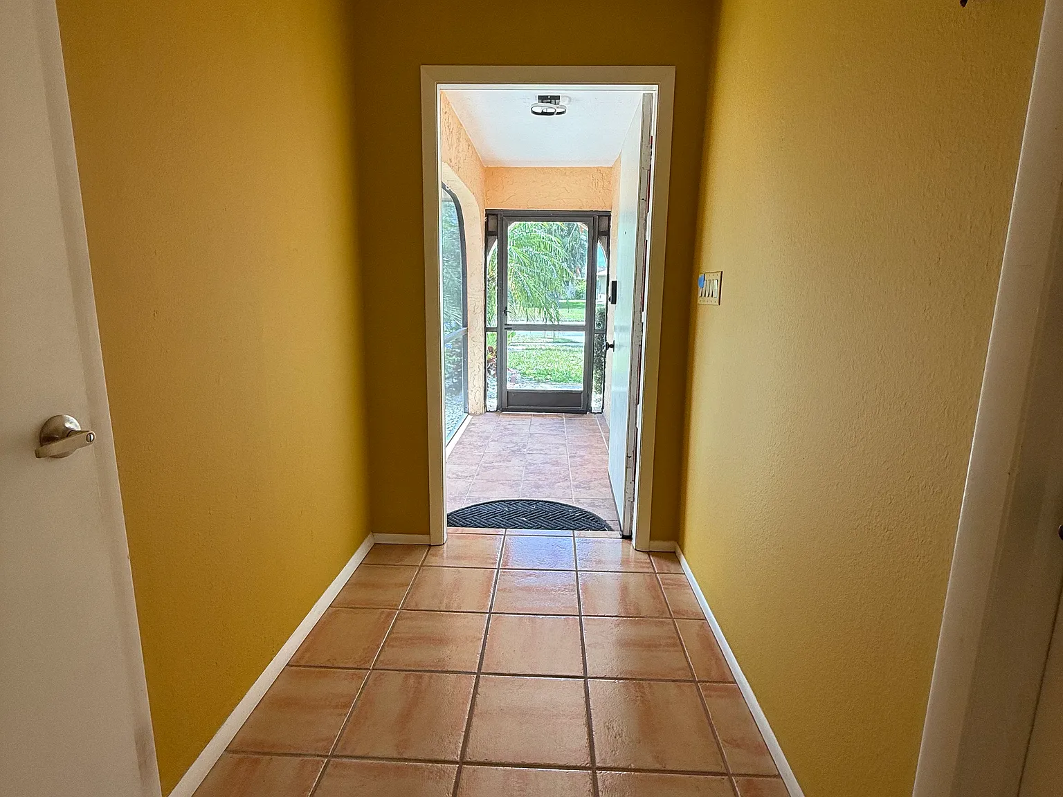 3 bed, 1399 sqft, $2,400 — Photo 4