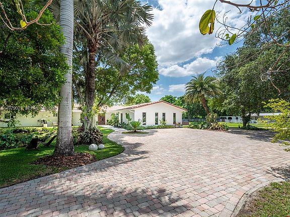 3rd image of 17220 SW 46th St