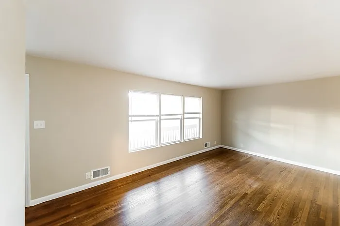 1533 Heron Dr — Photo 4