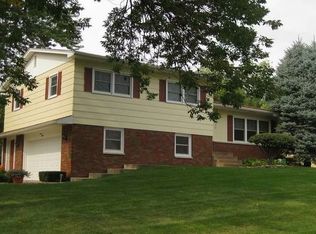 730 10th St, Silvis, IL 61282