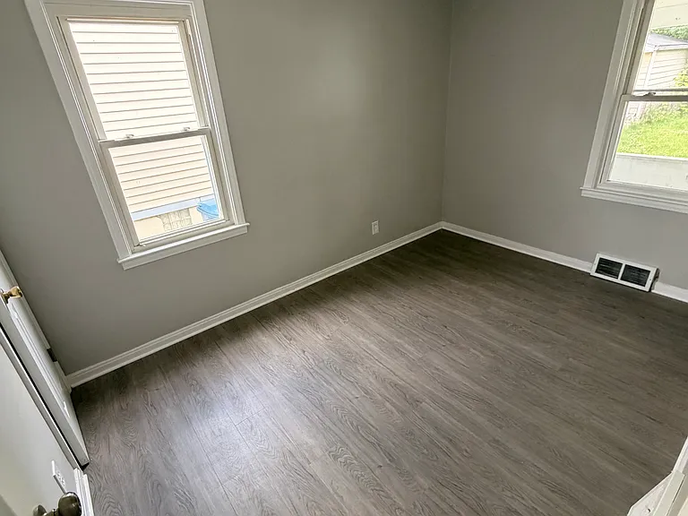 4655 Niagara St — Photo 7