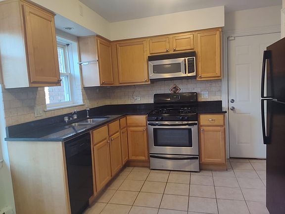 5th image of 2111 N 75th Ave APT 2E