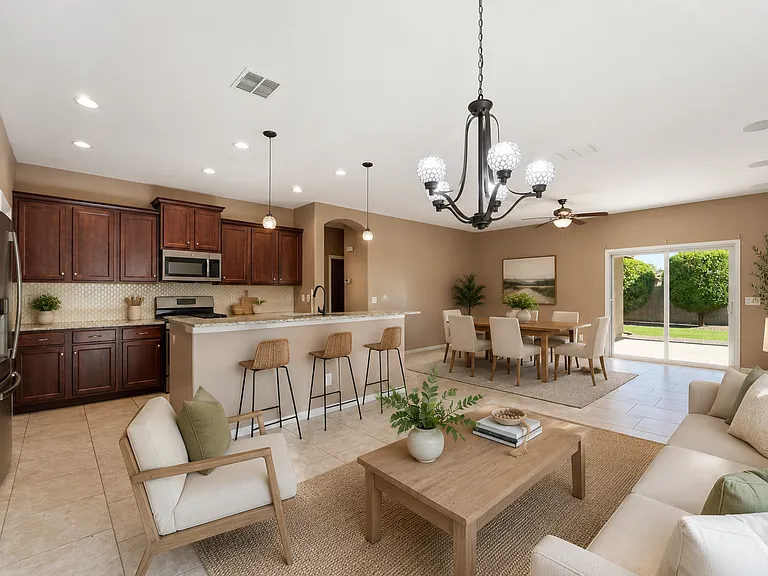 371 W Flame Tree Ave — Photo 5