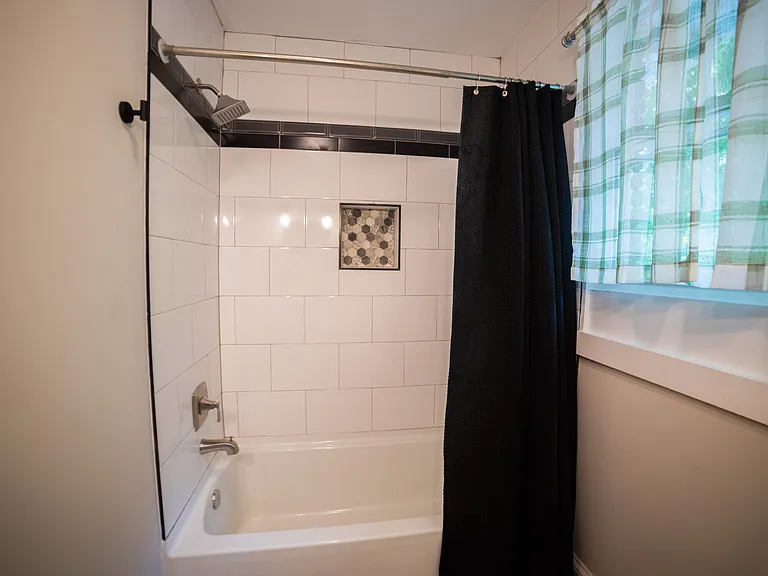 801 E Marion St — Photo 15