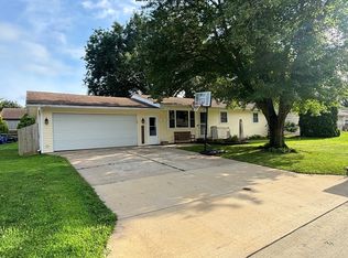 415 10th St SW, Independence, IA 50644