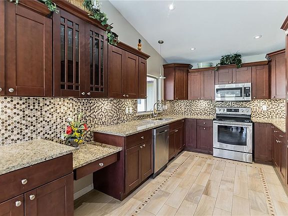 2nd image of 5043 Nassau Cir #11