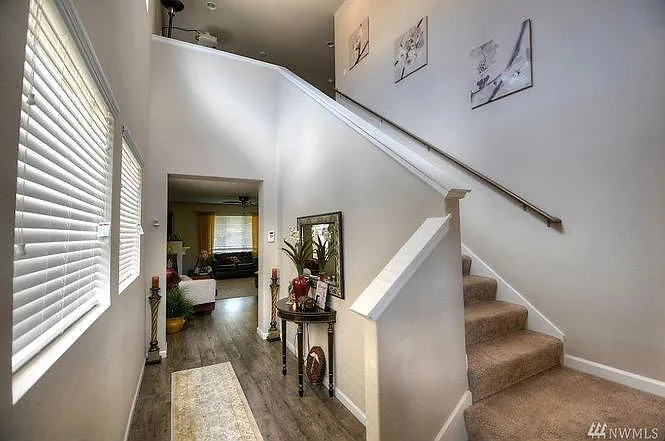 4 bed, 2505 sqft, $2,895 — Photo 2