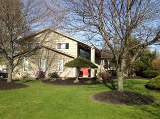 1789 Winchester Rd, Lyndhurst, OH 44124