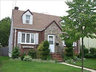 1st image of 15 Dorothy Pl