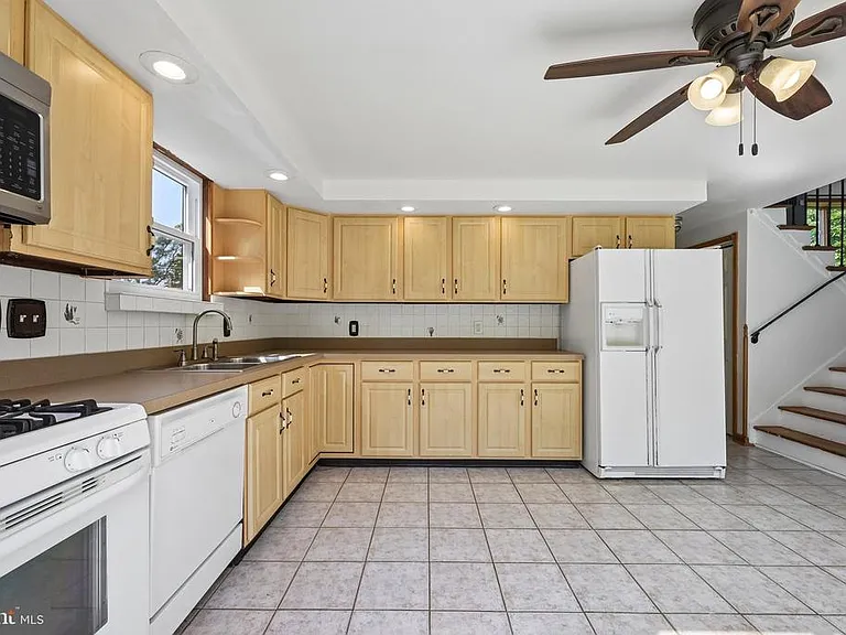 118 Sylvan Ter — Photo 11