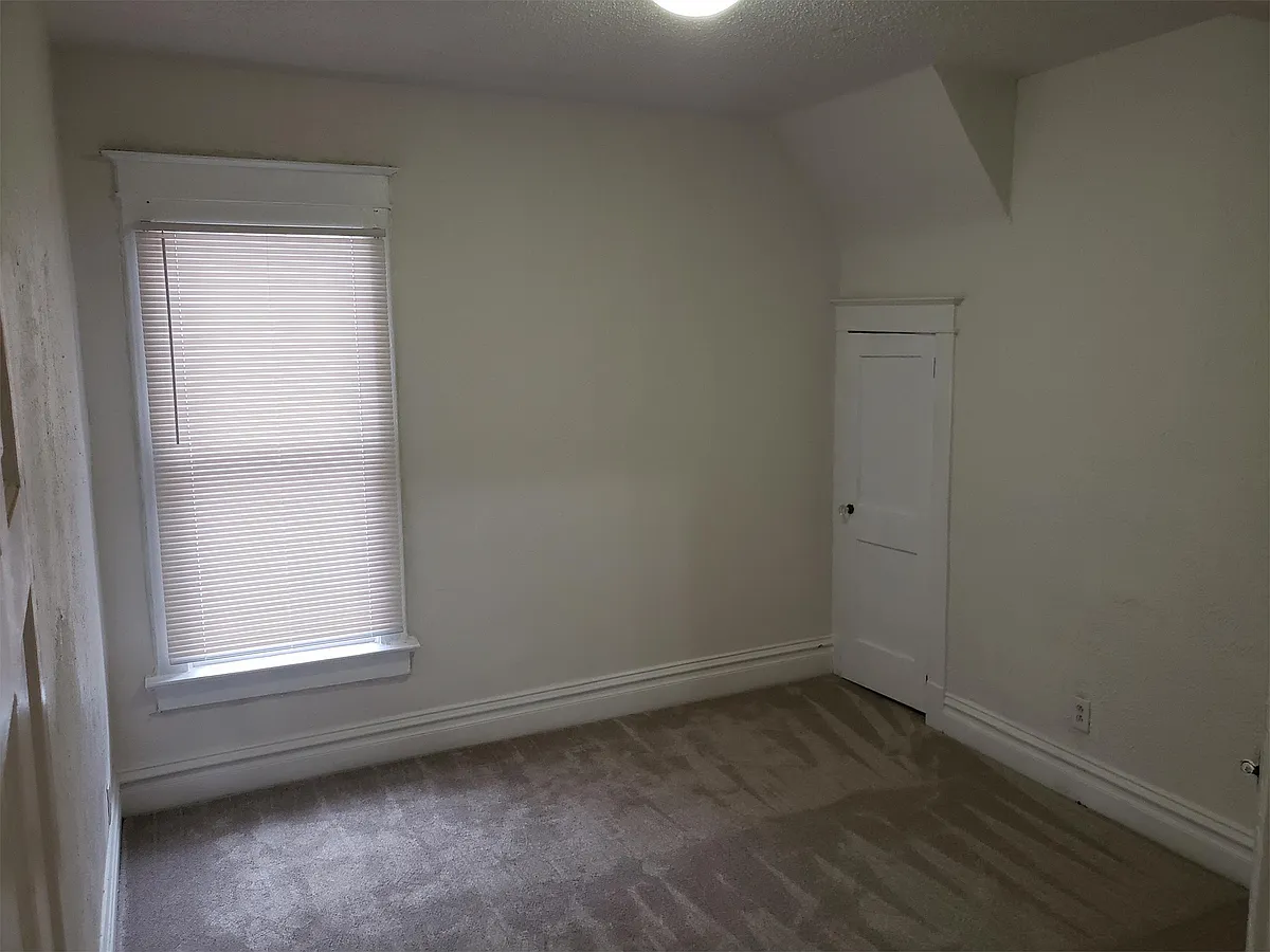 Building Photo - 1620 Grove St #3