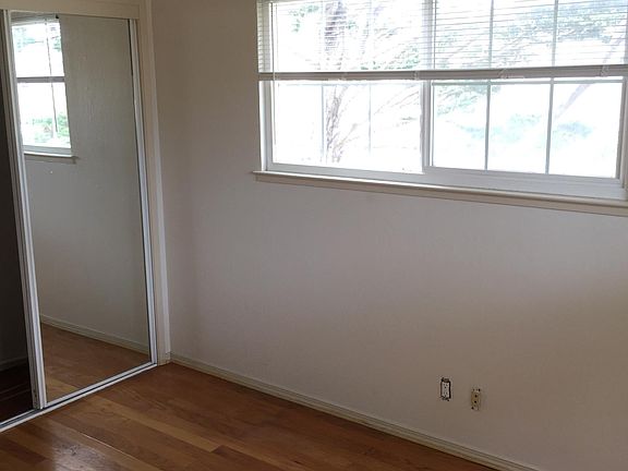 3rd image of 325 Alpine Ct #2