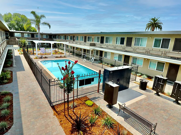 Coral Gardens Apartments — Photo 50