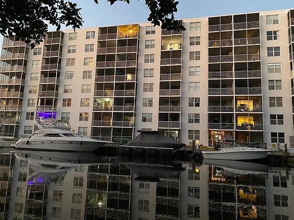 2nd image of 3660 NE 166th St APT 606