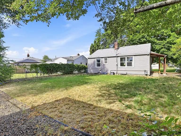 4714 N Elm St — Photo 44