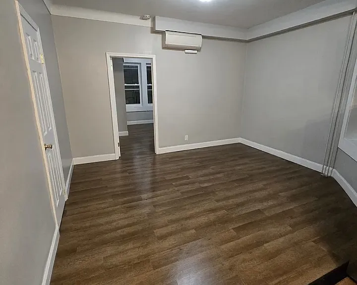 935 Pavonia Ave #4 — Photo 2