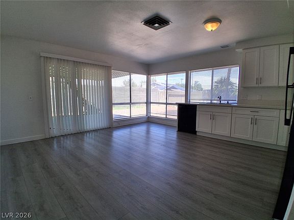 4th image of 2348 Florence Ave