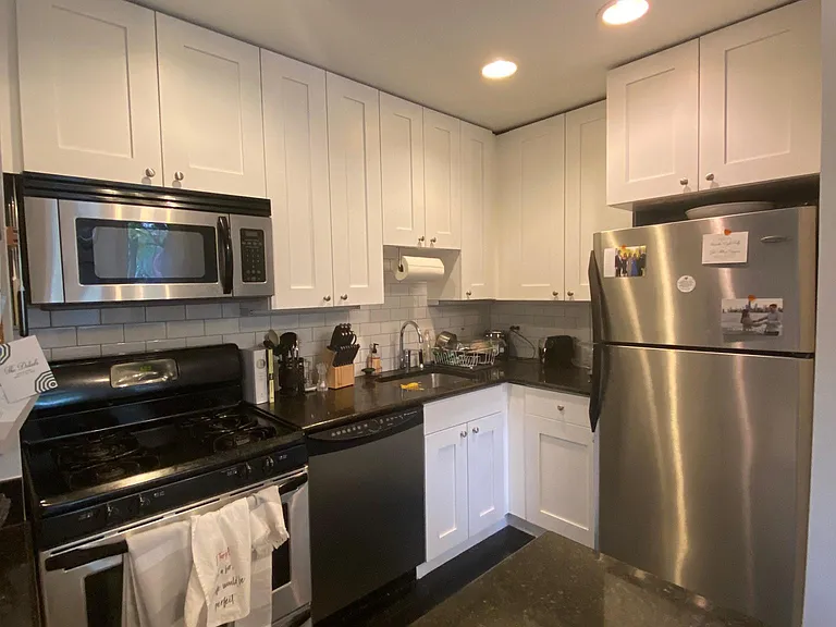 2160 N Lincoln Ave — Photo 6