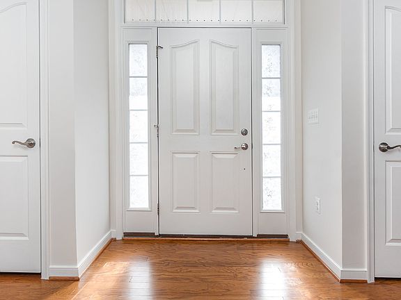 5th image of 8 Woodlot Ct