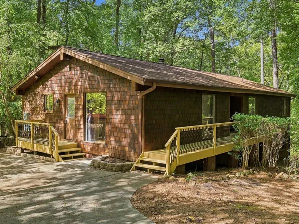104 Highland Dr, Chapel Hill, NC 27514