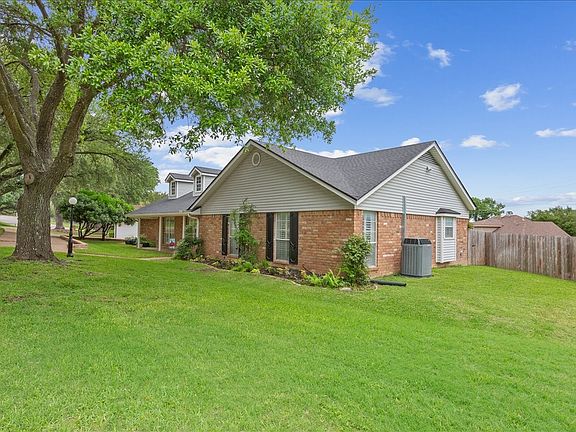 3rd image of 3501 Greenleaf Dr