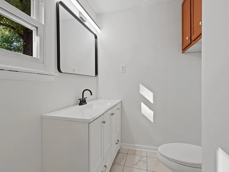 618 E 110th Ter — Photo 11