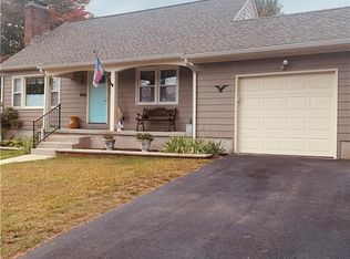 16 Orchard Dr, Scituate, RI 02831