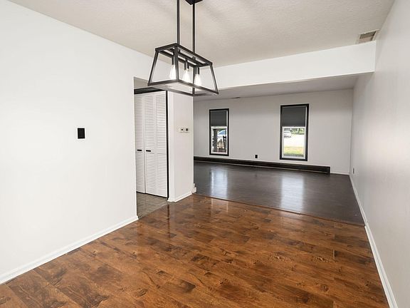 5th image of 6719 Lake Crest Ct