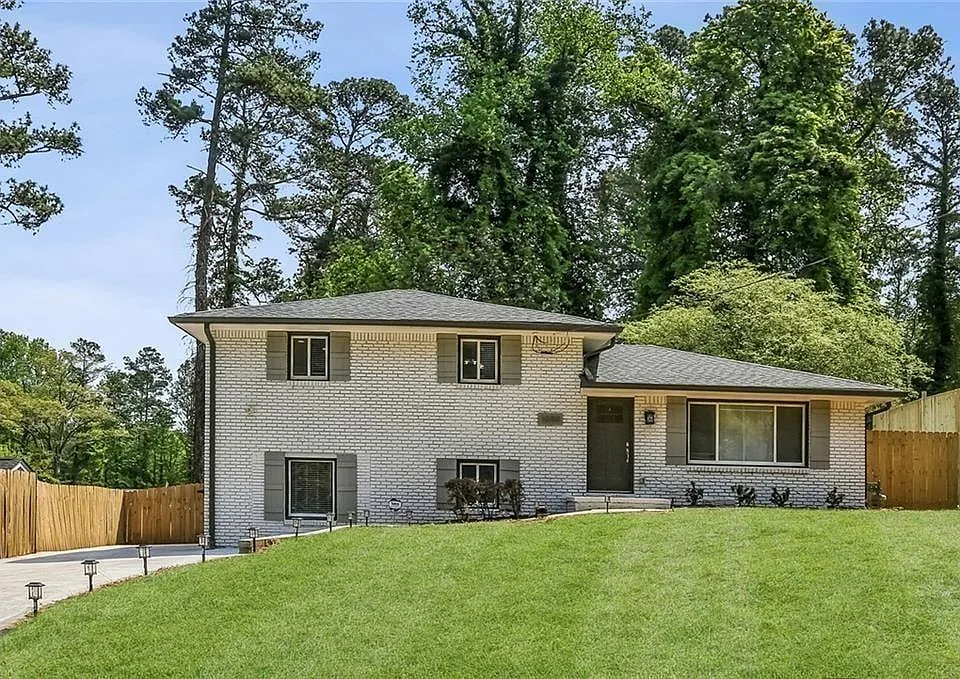 1888 La Mesa Ln