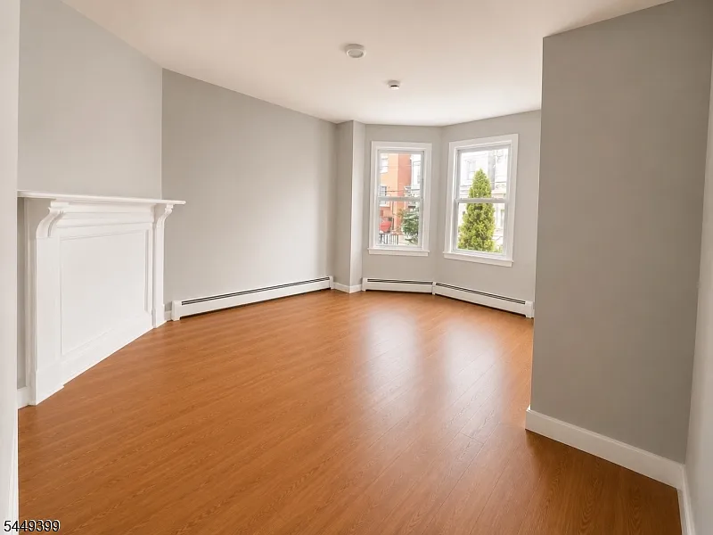 3 bed, 1.0 bath, $2,300 — Photo 3