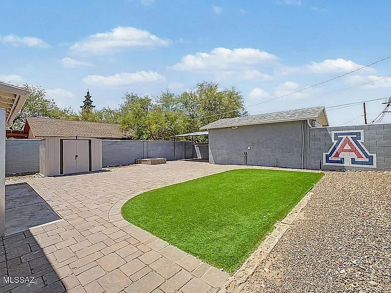 825 E Helen St — Photo 12
