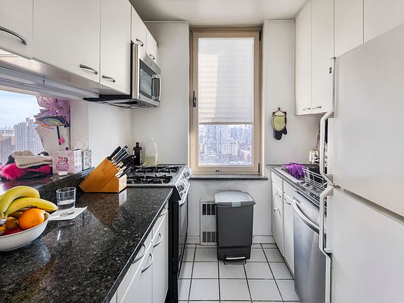 4th image of 200 E 89th St APT 21F