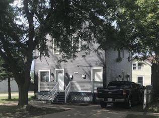 569 Spruce St, Aurora, IL 60506