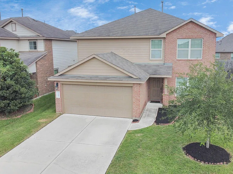 3210 Aldridge Dr — Photo 2