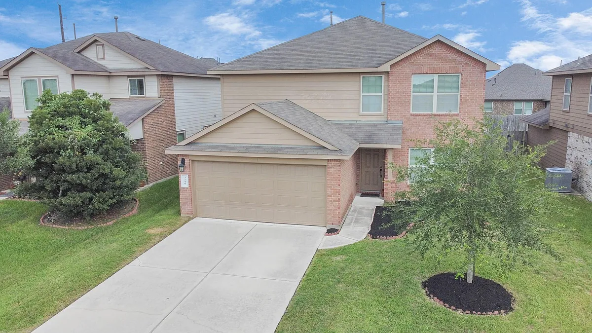 Building Photo - 3210 Aldridge Dr