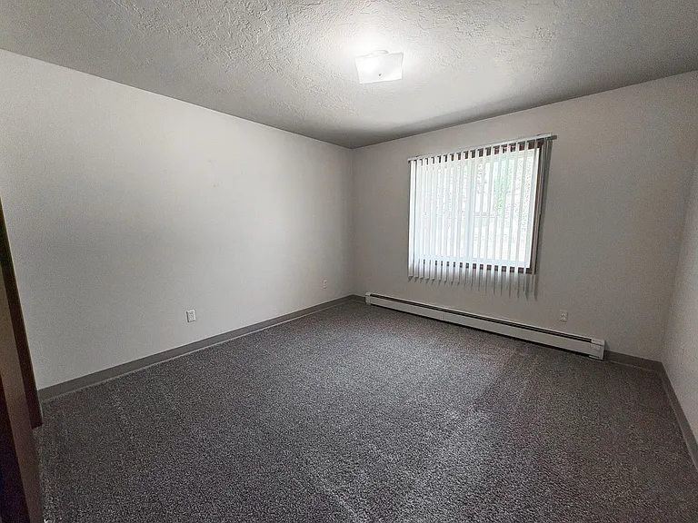 Royal Suites Apartments on Minot's North Hill — Photo 13