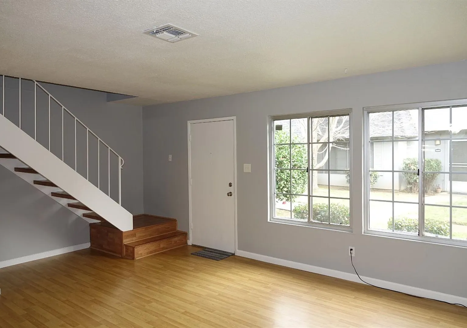 2 Bedroom Townhome Near American River Parkway & Sacramento State — Photo 4